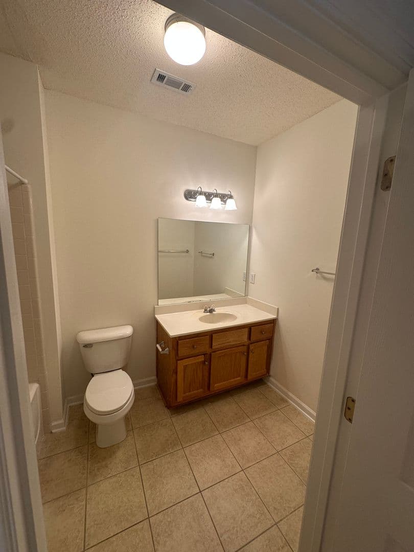 Rome Apartment: Claridge Drive