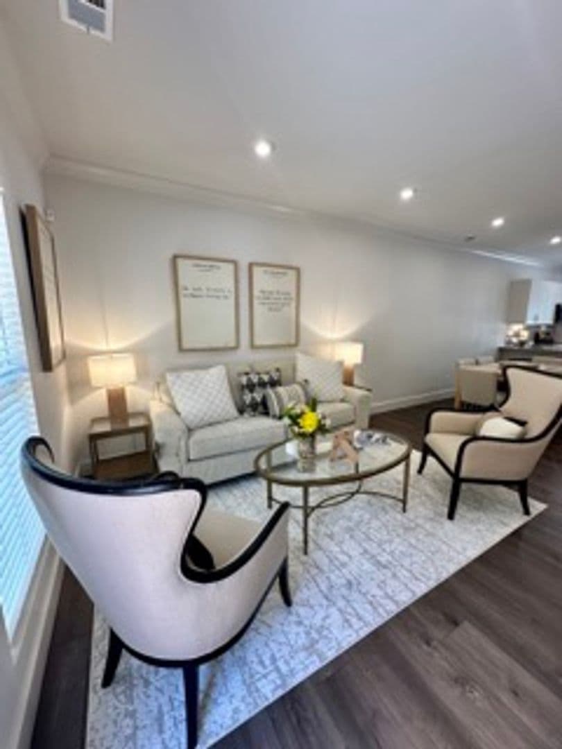 Rome Apartment: Chateau Drive