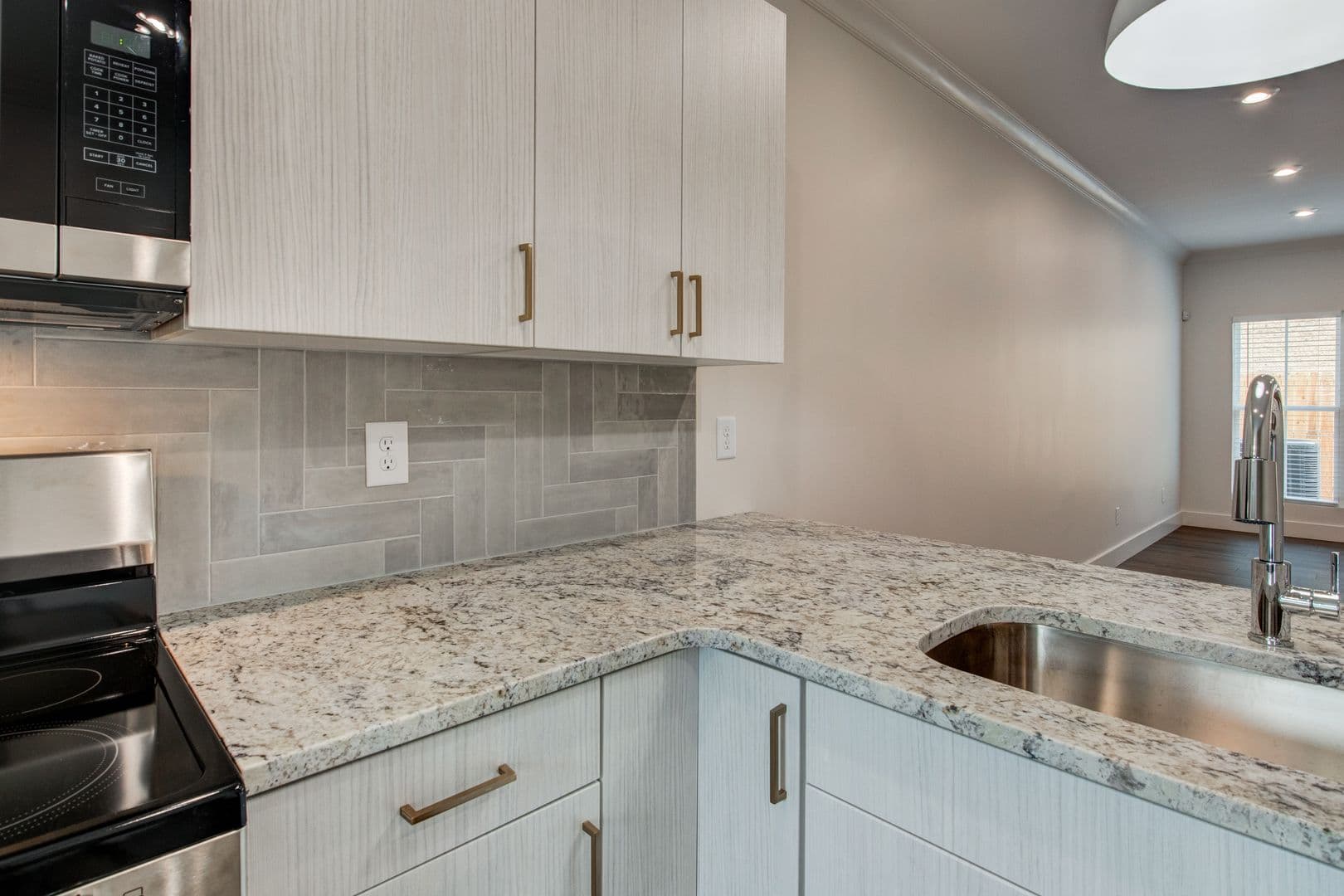 Rome Apartment: Chateau Drive