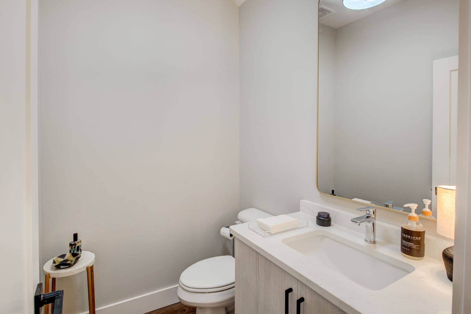Rome Apartment: Chateau Drive