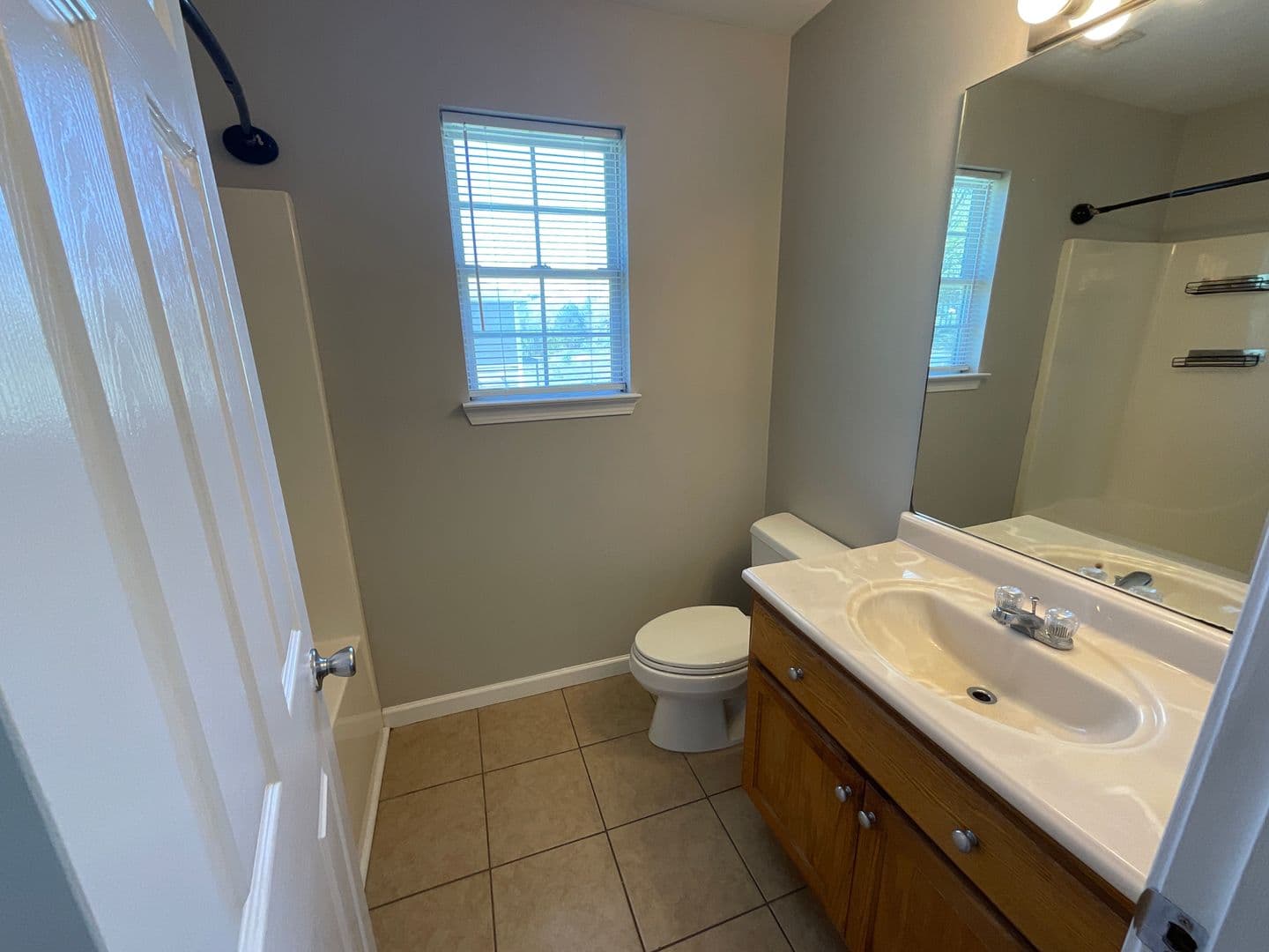 Silver Creek Apartment: 303, 305, 307, 309 Wax Rd SE