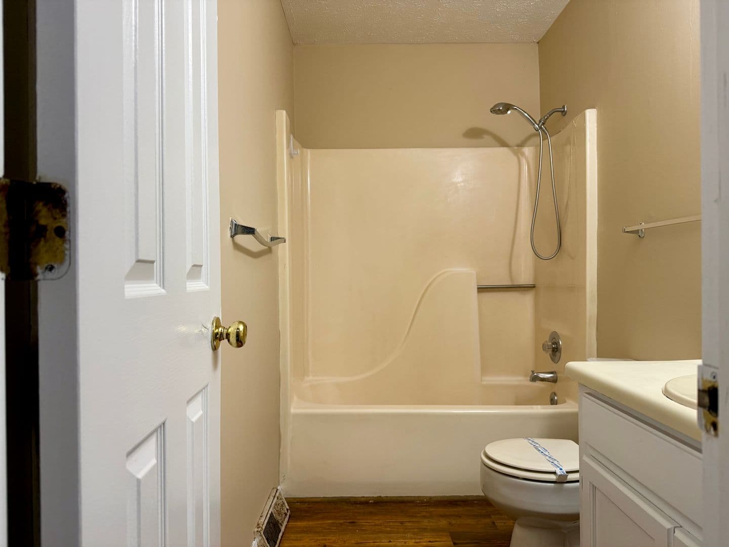 Rome Apartment: 406,407,408, 409,410,411 Leafmore Rd ea A-D