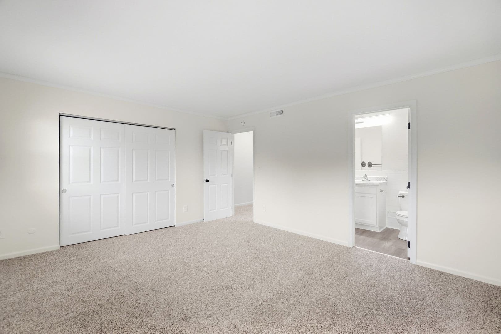 Centerville Apartment: 74 West Franklin Street