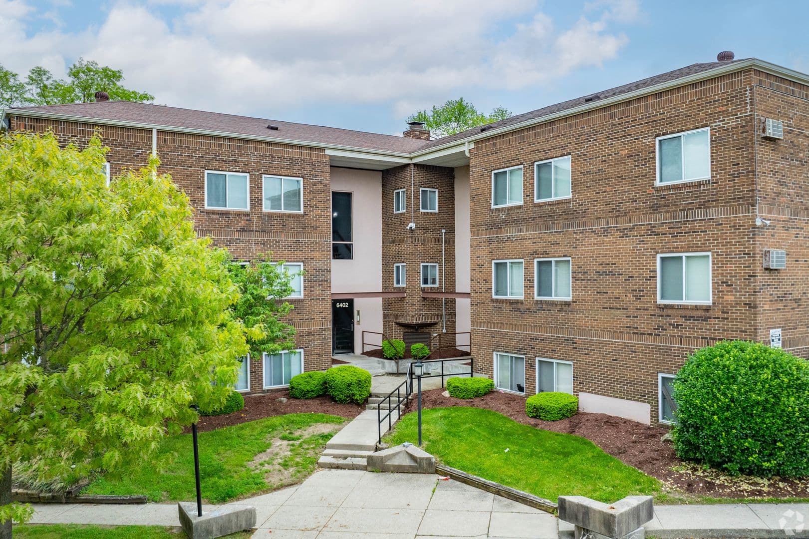 Cincinnati Apartment: 6380 Cheviot Road