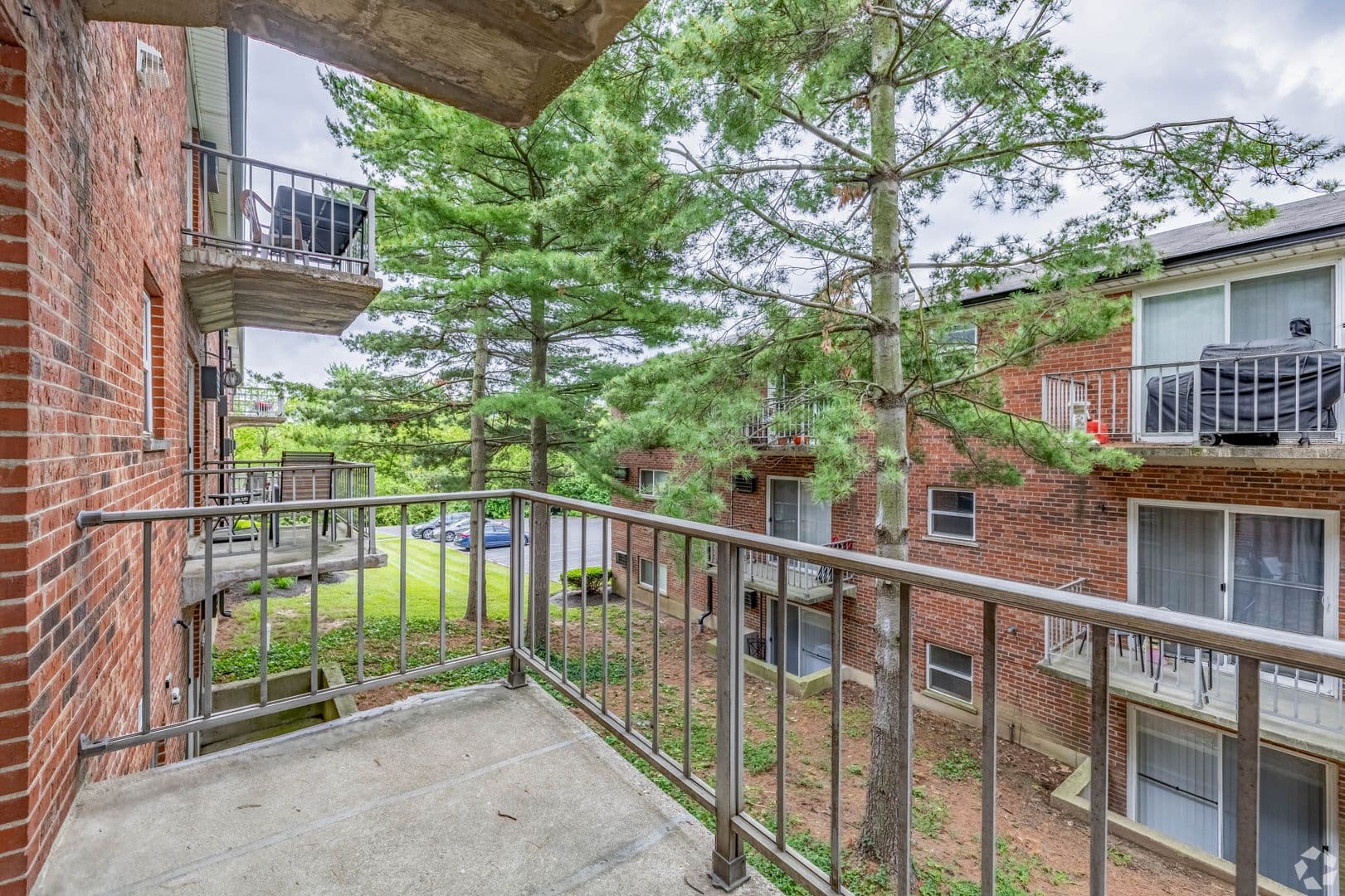 Cincinnati Apartment: 6380 Cheviot Road