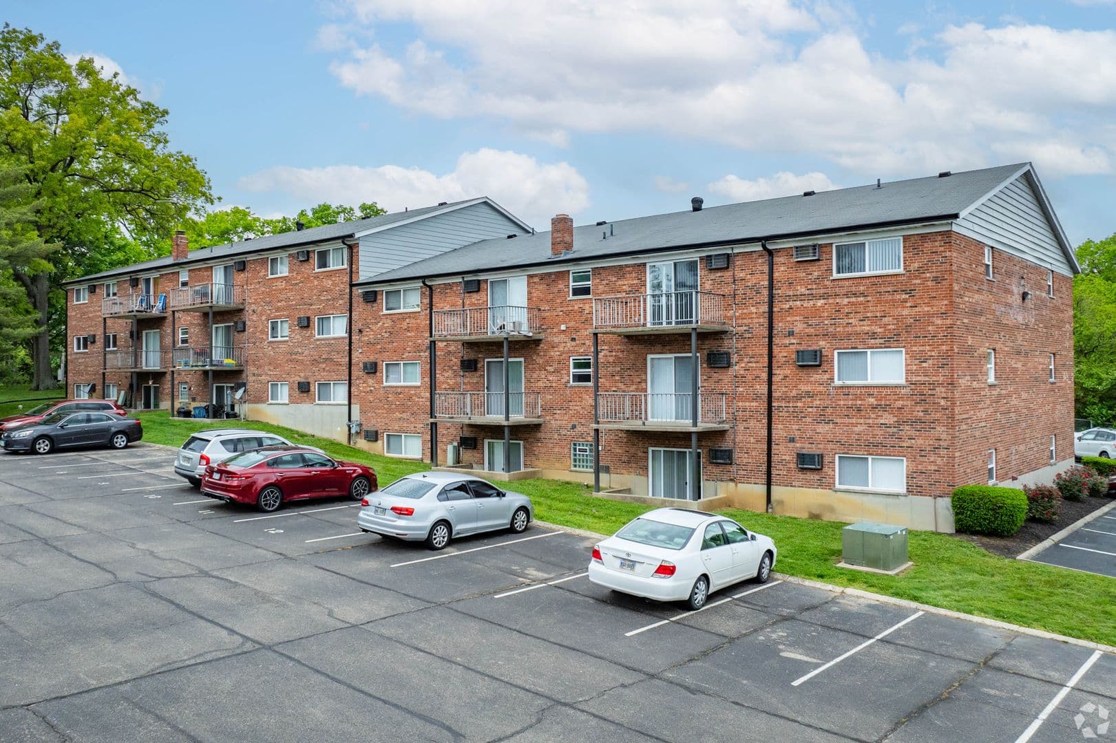 Cincinnati Apartment: 6380 Cheviot Road
