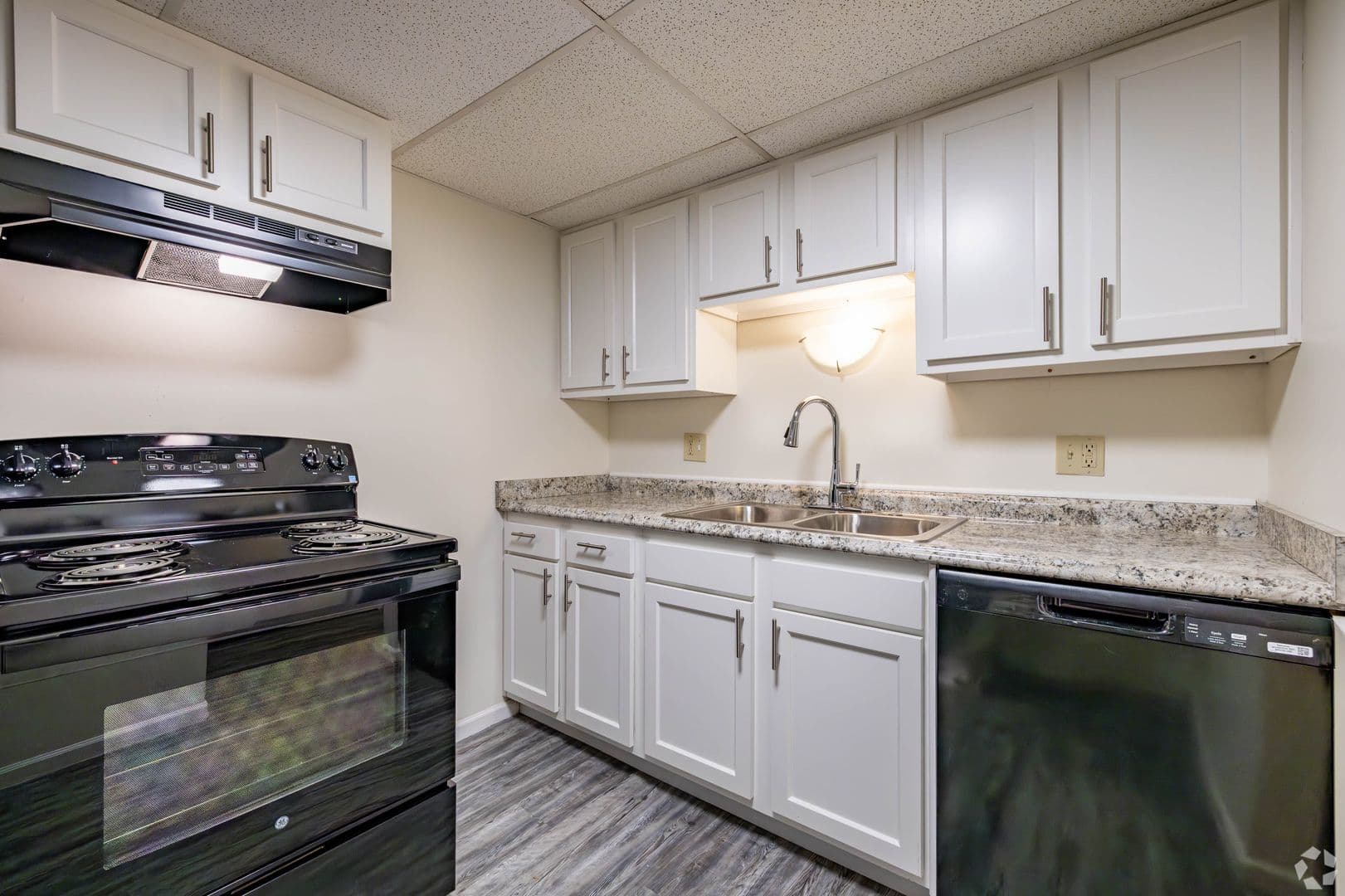 Cincinnati Apartment: 6380 Cheviot Road