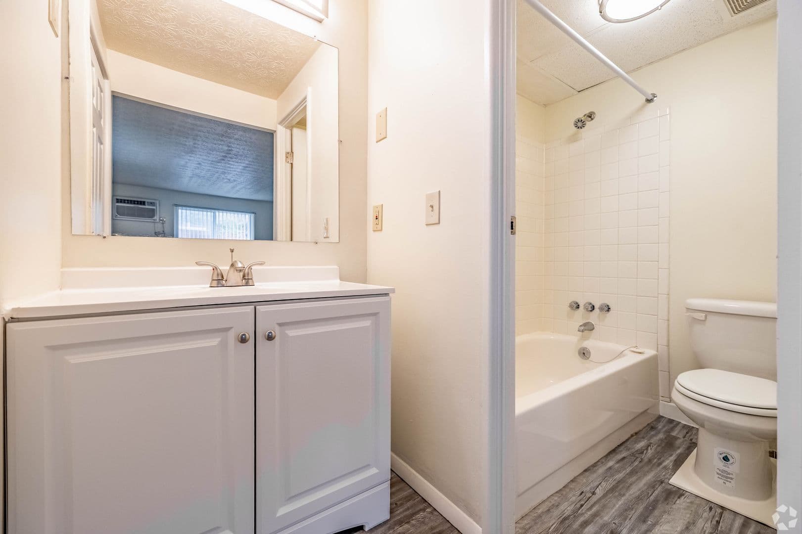 Cincinnati Apartment: 6380 Cheviot Road