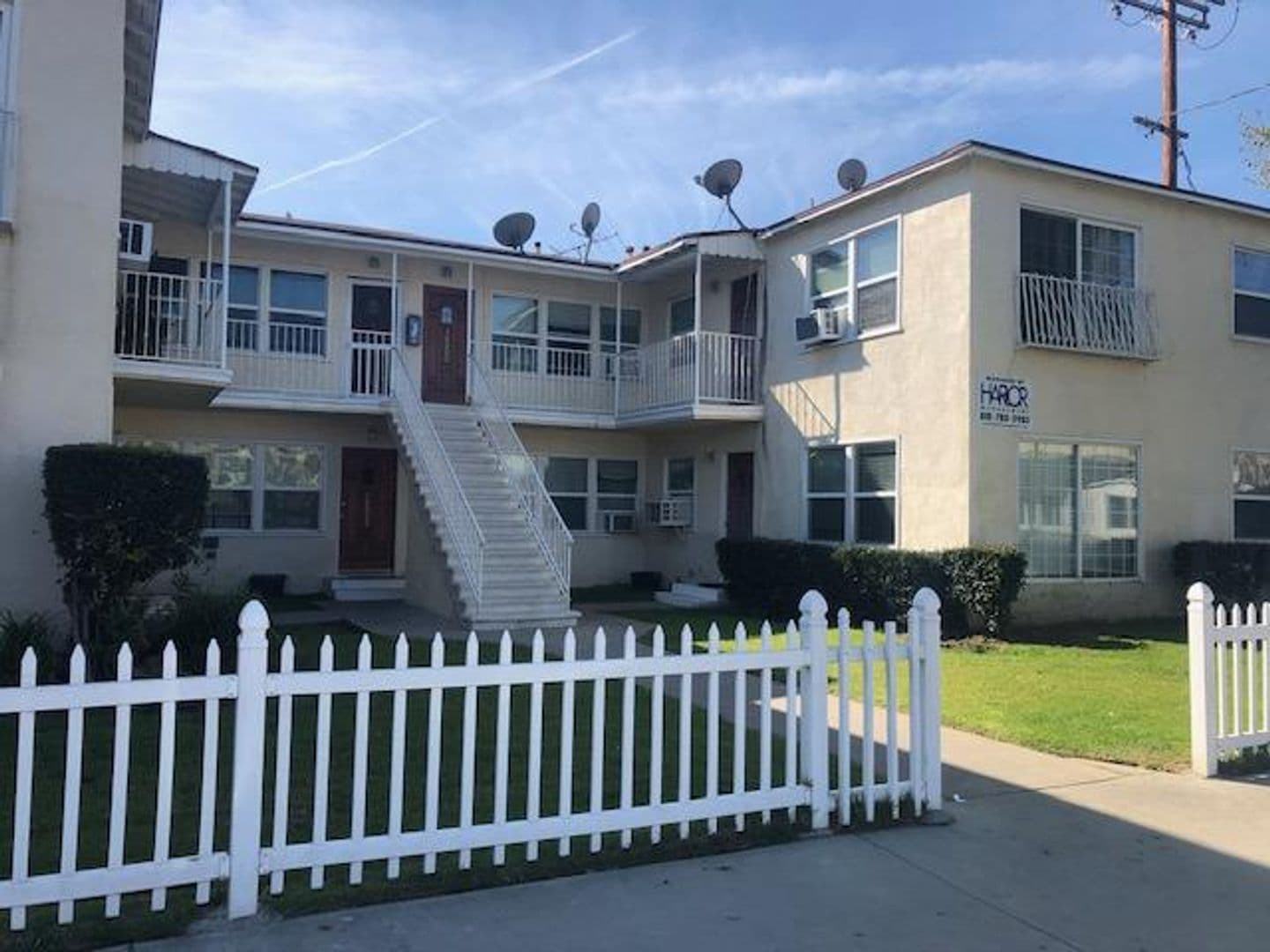 Sherman Oaks Apartment: 14022 Burbank Blvd