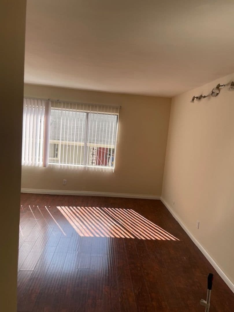 Los Angeles Apartment: 516 S. Alexandria Avenue