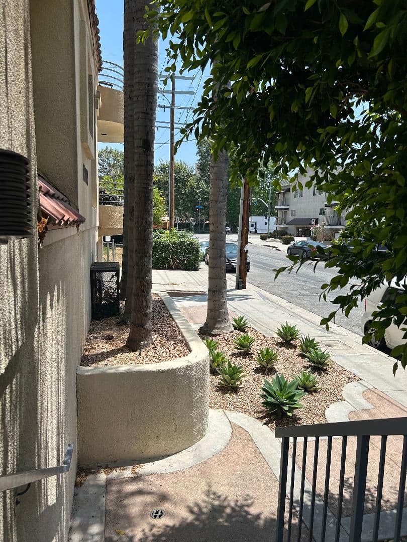 Sherman Oaks Apartment: Aqua Vista Properties LLC