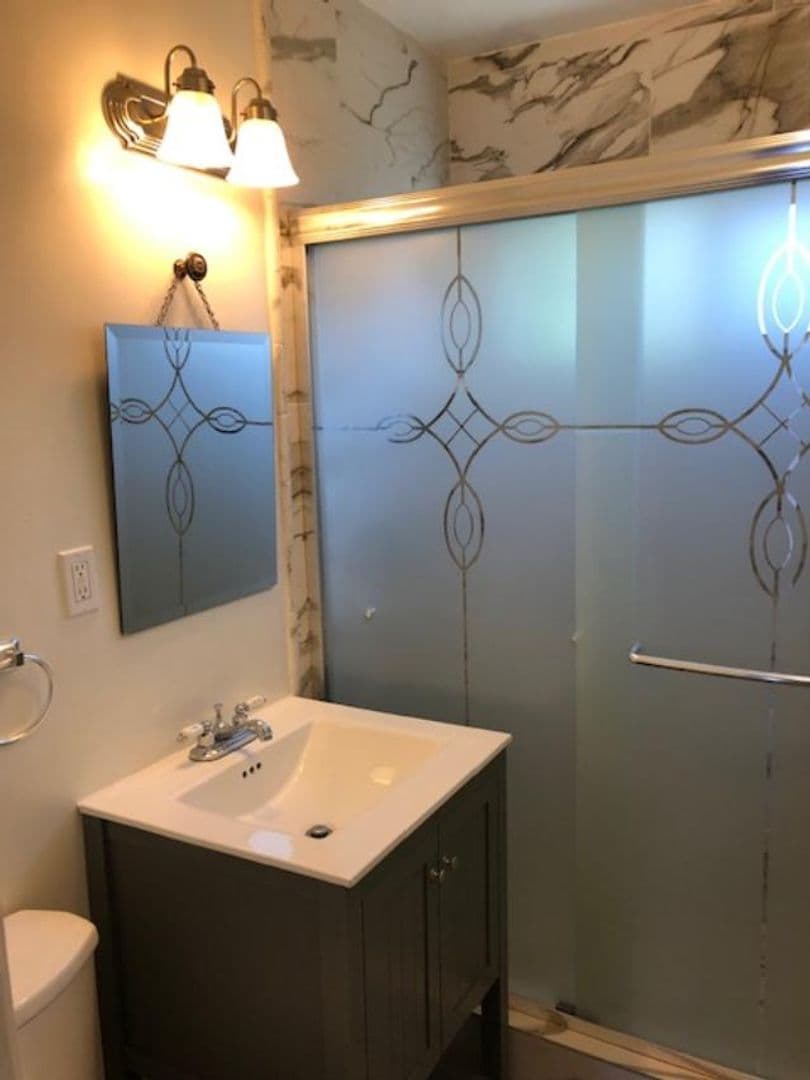 Sherman Oaks Apartment: 14022 Burbank Blvd
