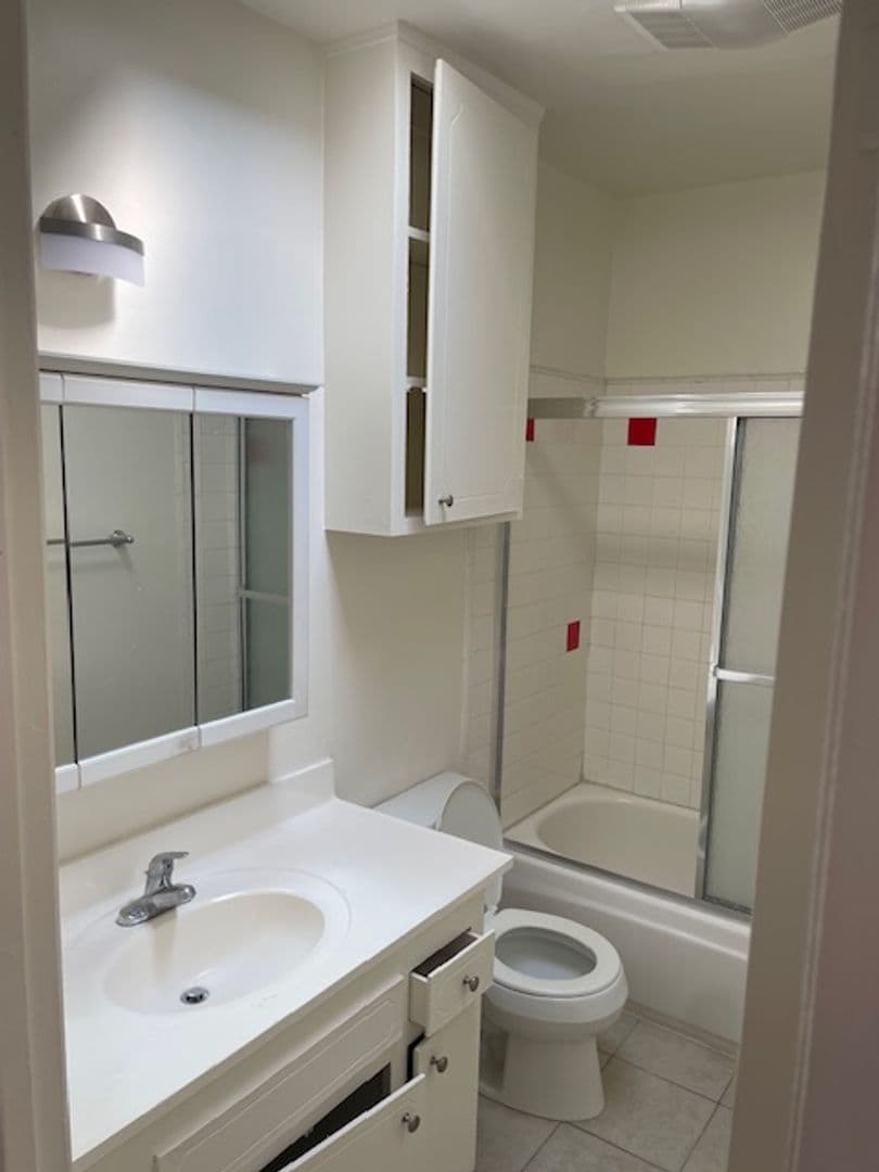 Los Angeles Apartment: 516 S. Alexandria Avenue