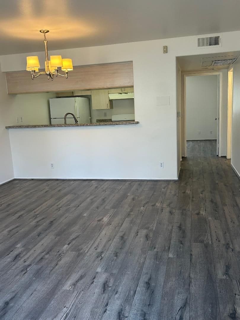 Sherman Oaks Apartment: Aqua Vista Properties LLC