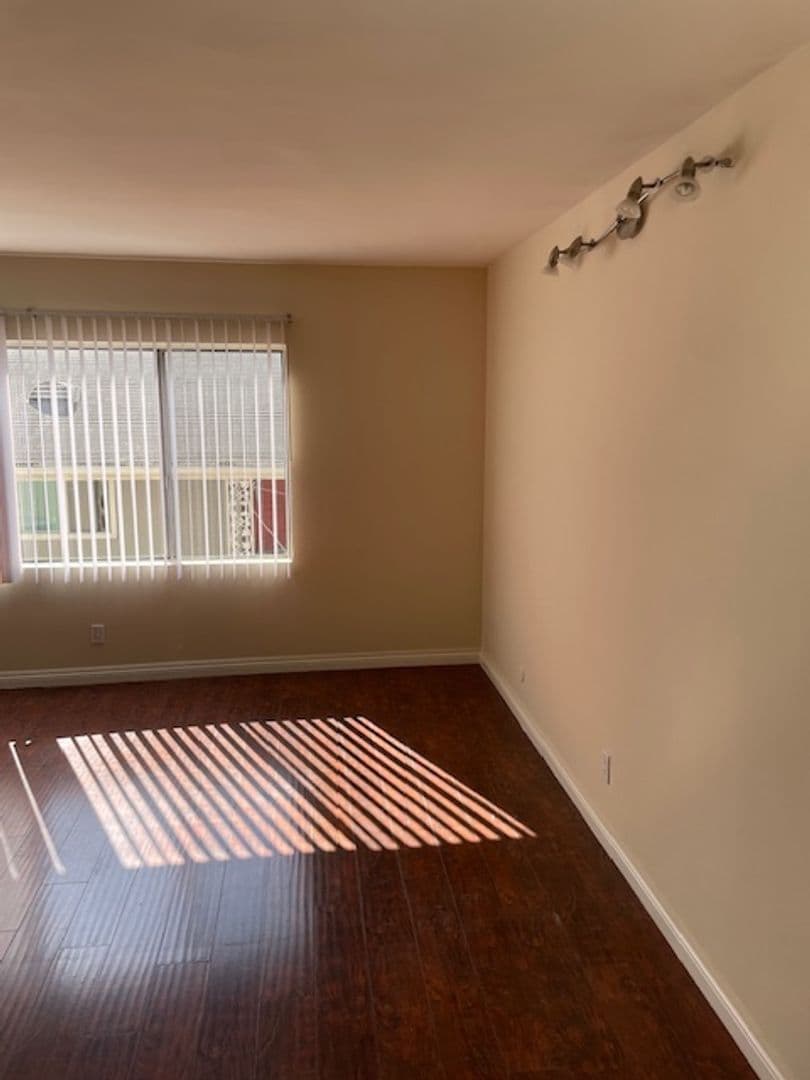 Los Angeles Apartment: 516 S. Alexandria Avenue