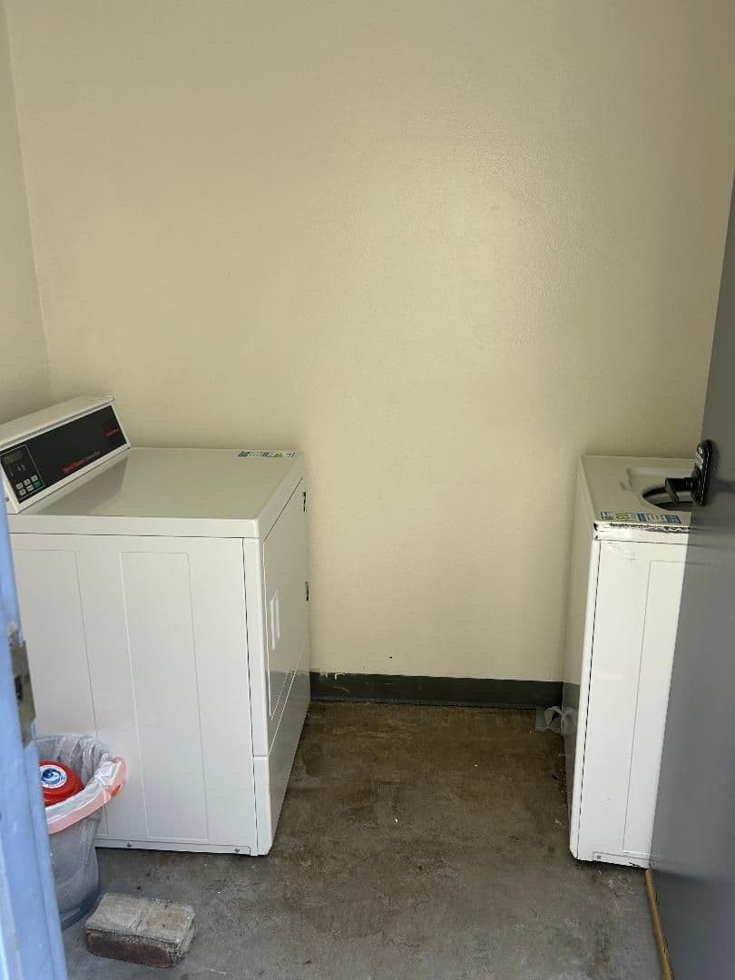 Sherman Oaks Apartment: Aqua Vista Properties LLC
