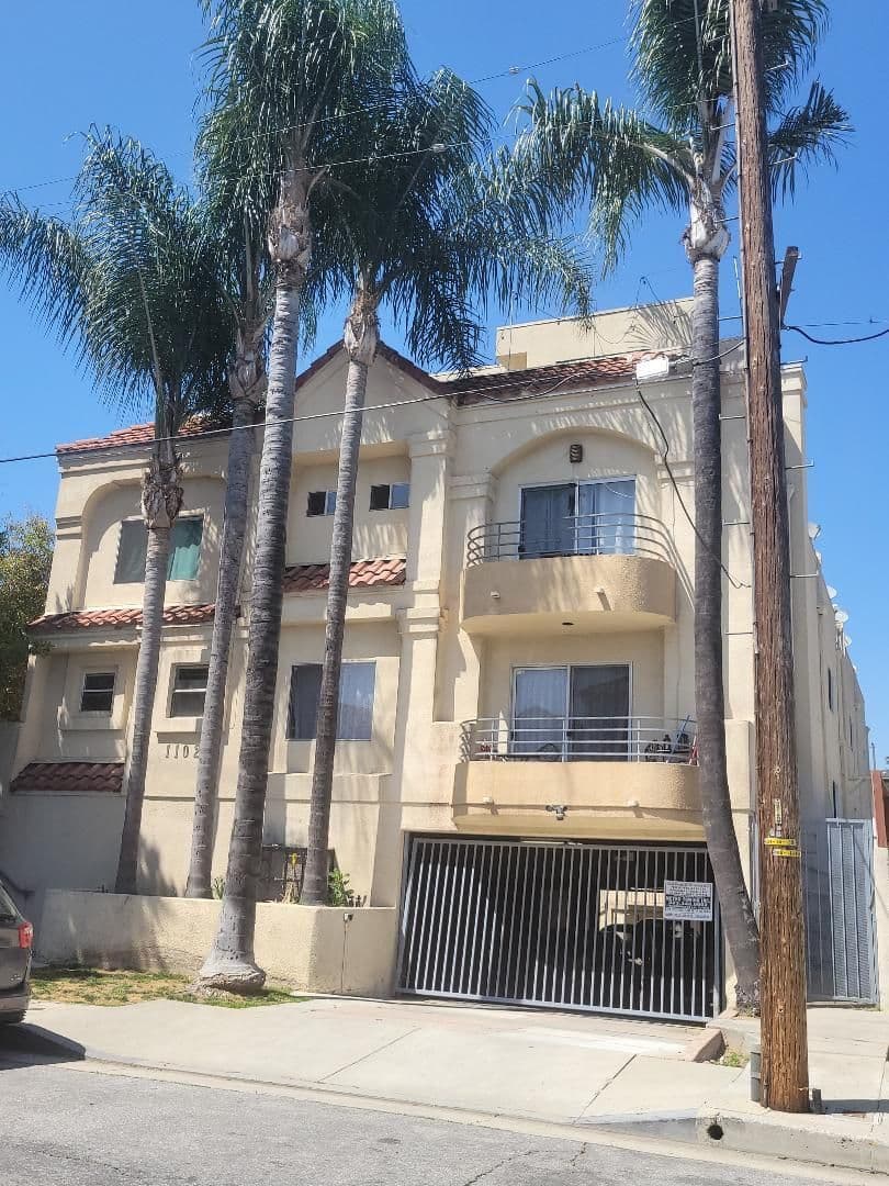 Sherman Oaks Apartment: Aqua Vista Properties LLC