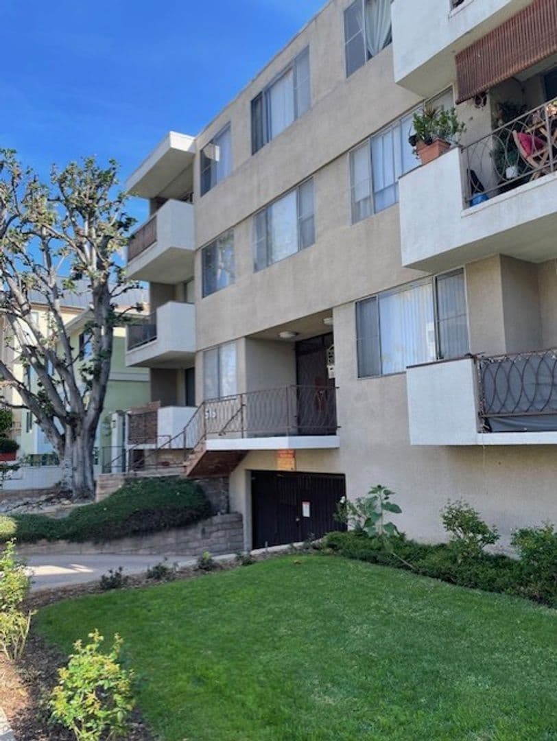Los Angeles Apartment: 516 S. Alexandria Avenue