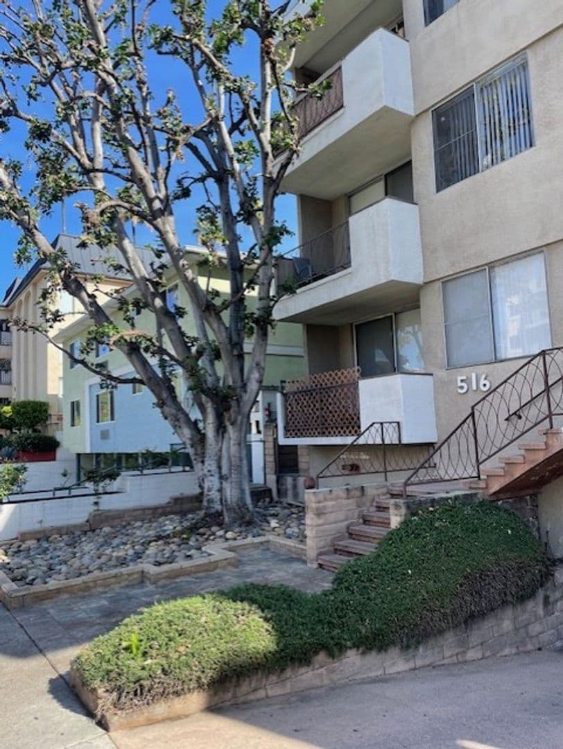 Los Angeles Apartment: 516 S. Alexandria Avenue