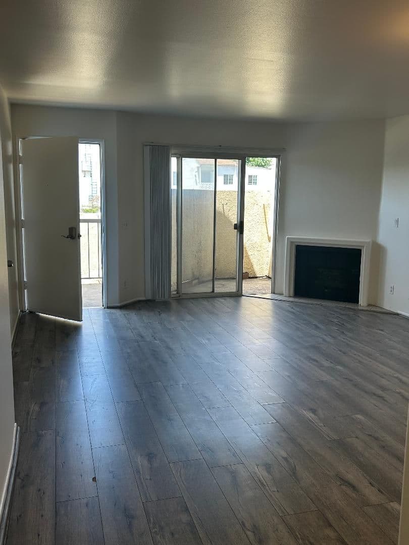 Sherman Oaks Apartment: Aqua Vista Properties LLC