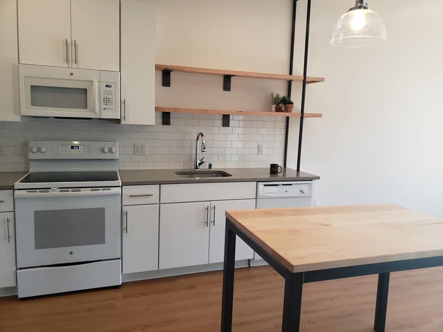 Milwaukee Apartment: 324 S 2nd St