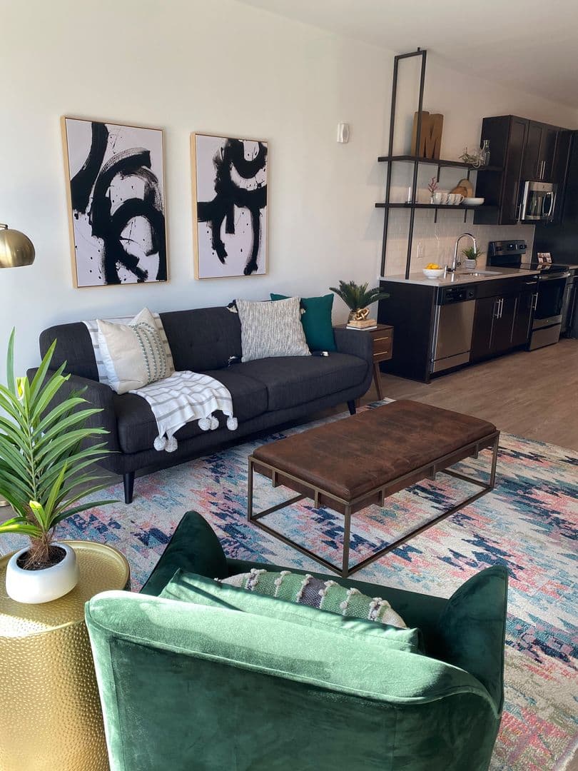 Milwaukee Apartment: 205 W Oregon St