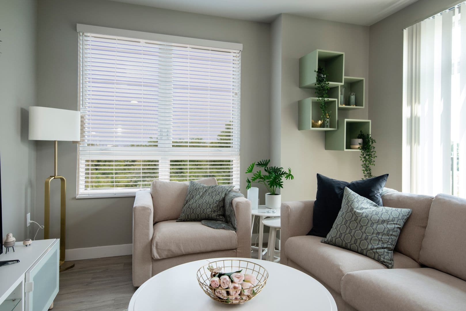 Oak Creek Apartment: 1310 W Nicholas Dr
