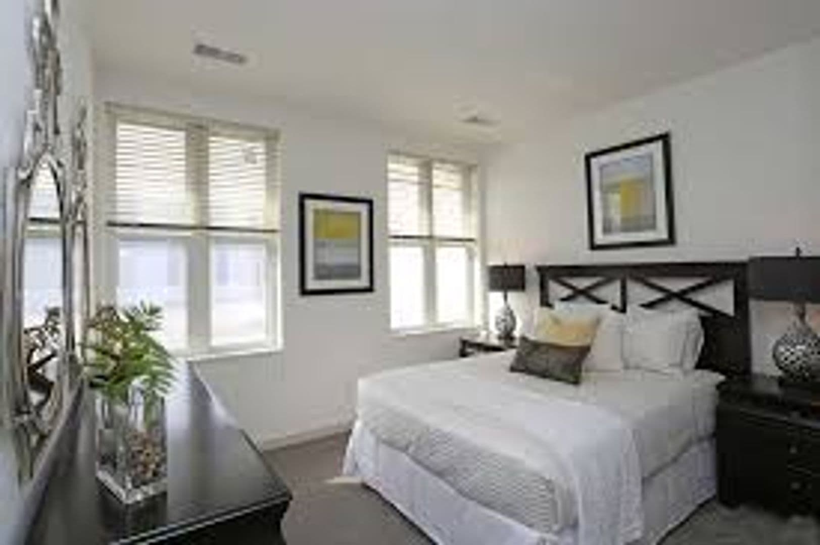 Milwaukee Apartment: 1633 W Bender Rd