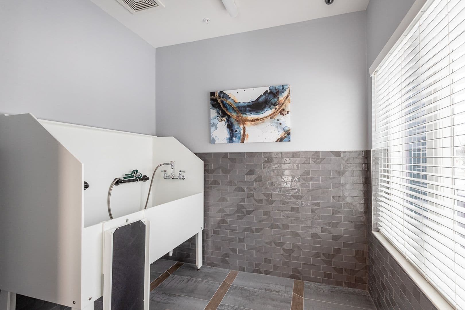 Oak Creek Apartment: 1310 W Nicholas Dr