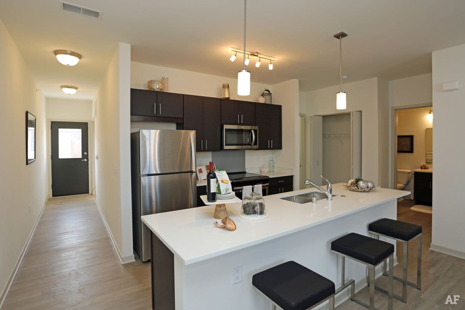 Milwaukee Apartment: 1633 W Bender Rd
