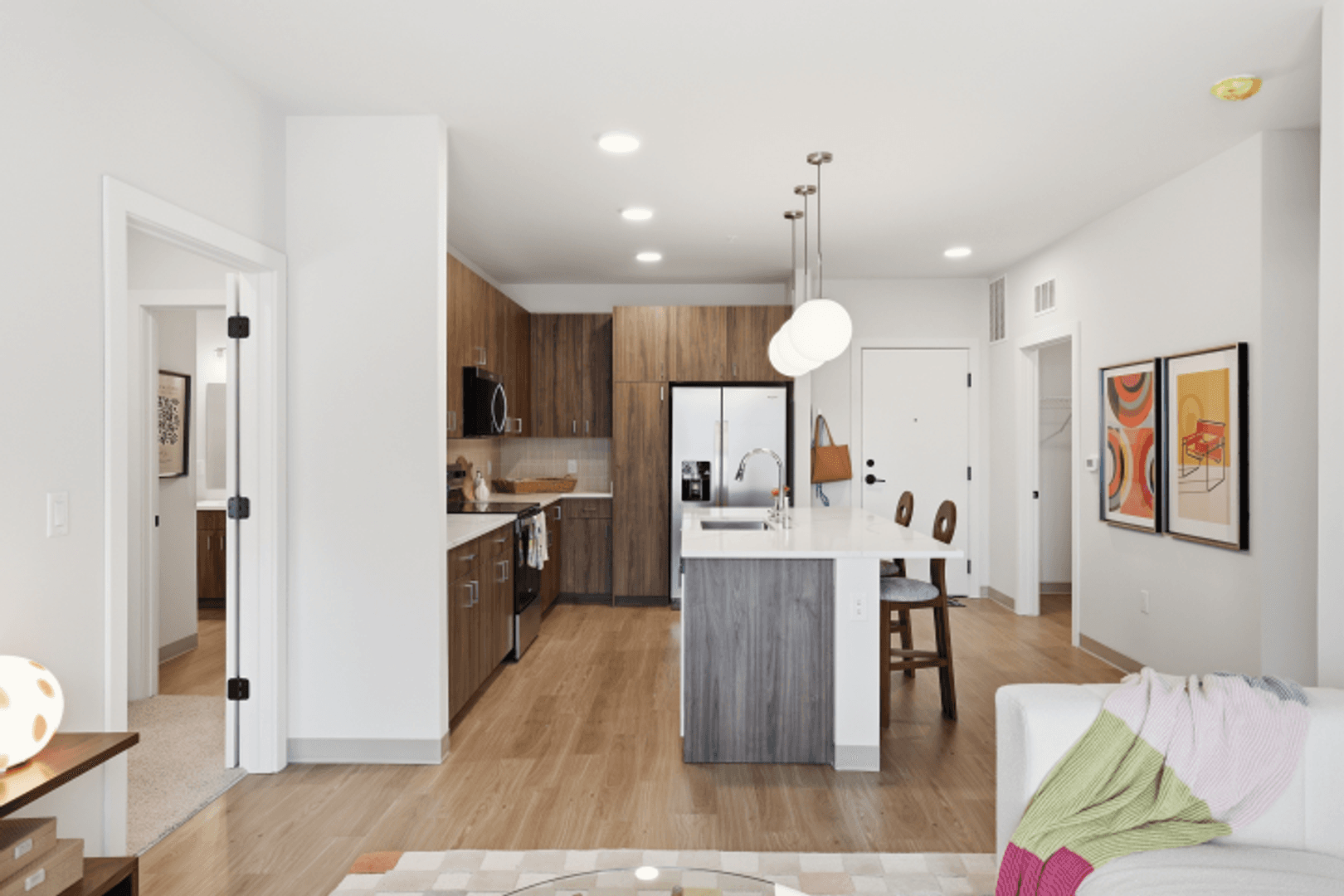West Allis Apartment: 1070 S 70th St