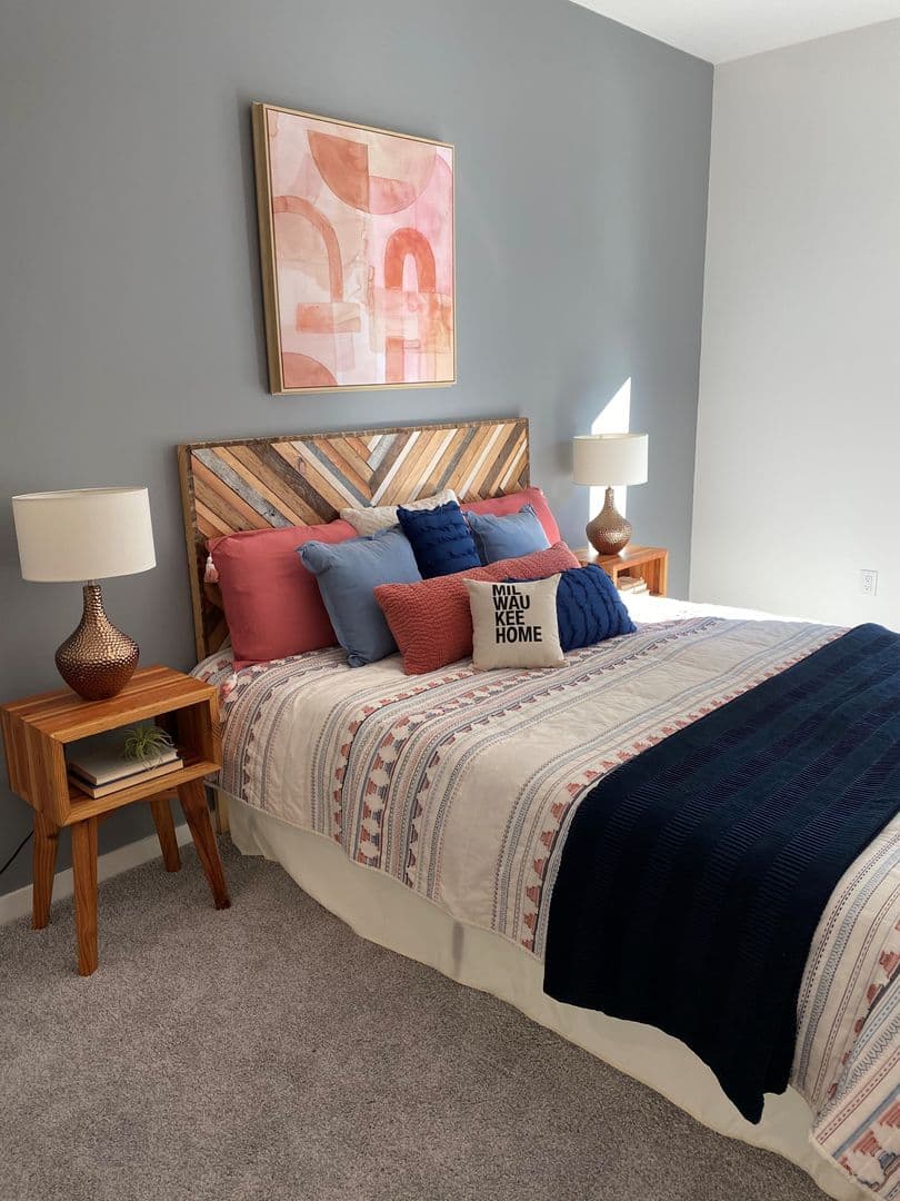 Milwaukee Apartment: 205 W Oregon St