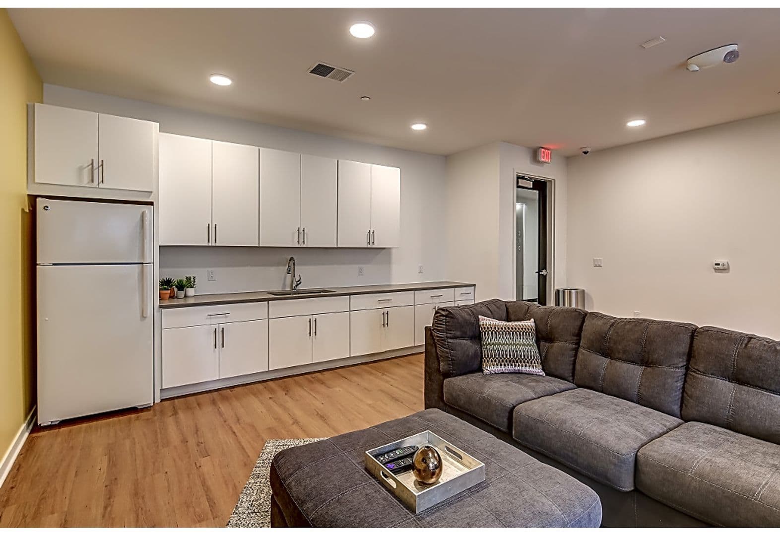 Milwaukee Apartment: 324 S 2nd St