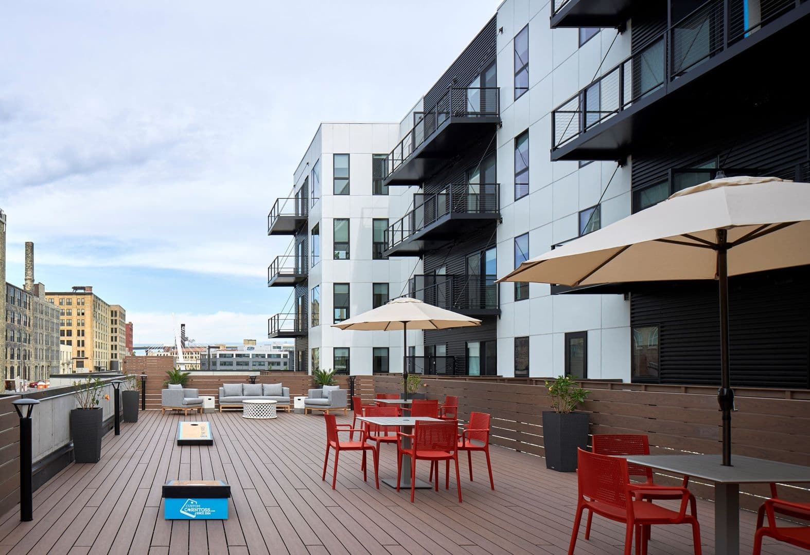 Milwaukee Apartment: 205 W Oregon St