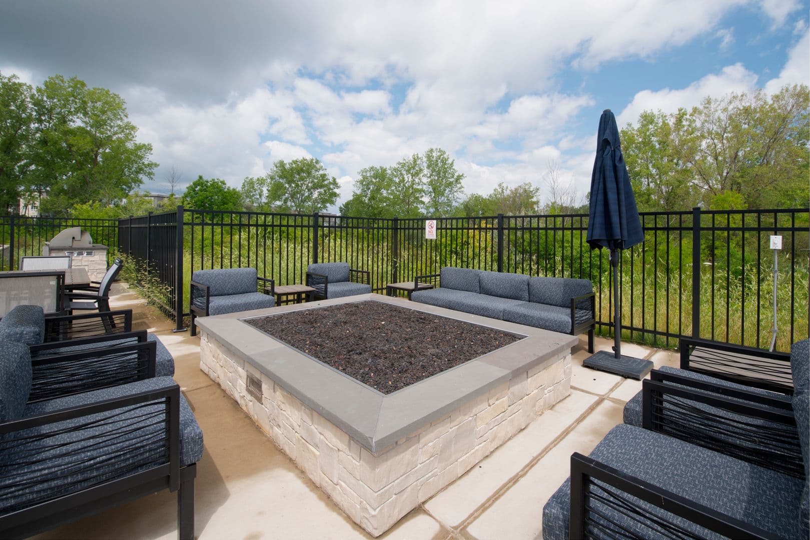 Oak Creek Apartment: 1310 W Nicholas Dr