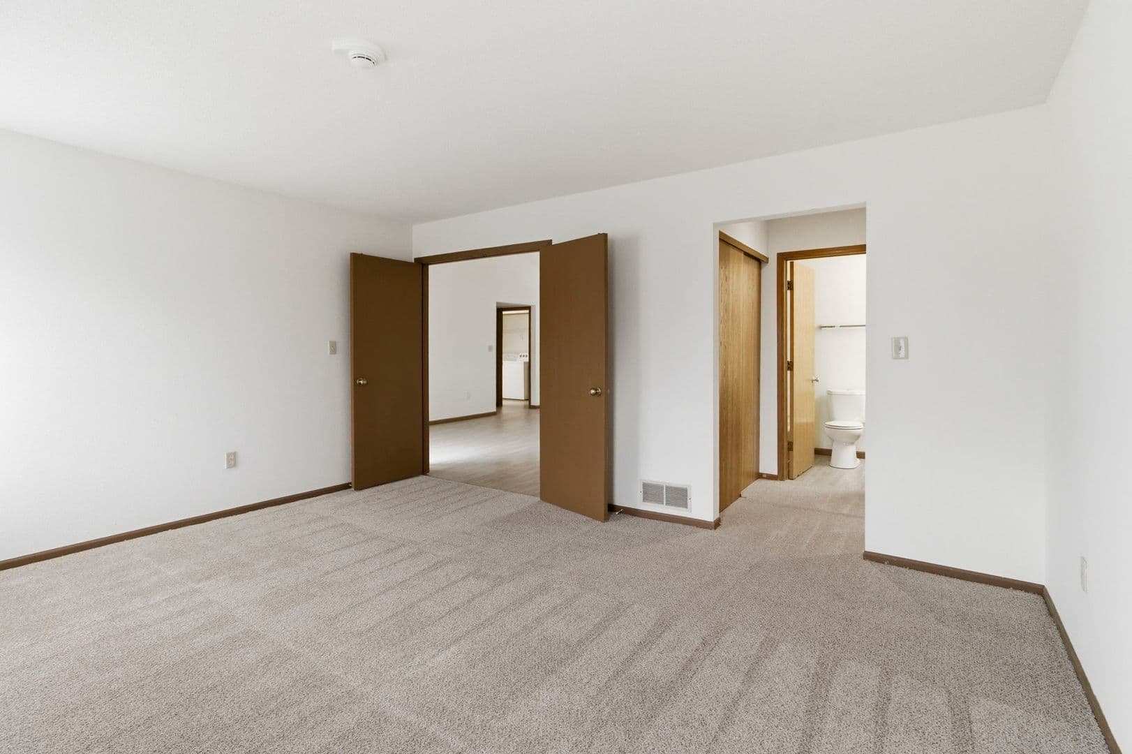 Brown Deer Apartment: 4401 W Deer Run Dr