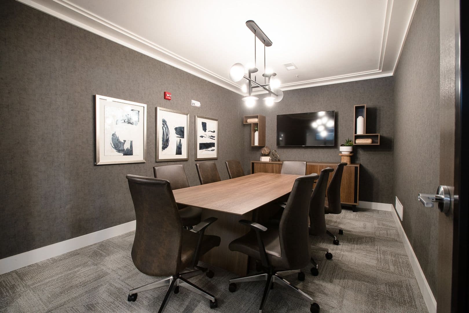 Oak Creek Apartment: 1310 W Nicholas Dr