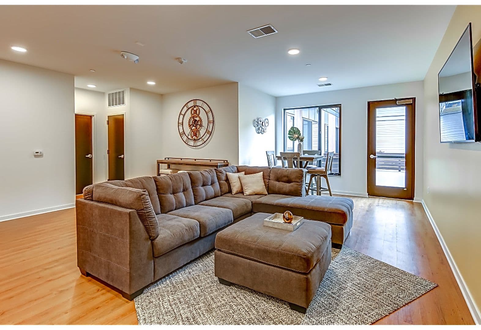 Milwaukee Apartment: 324 S 2nd St