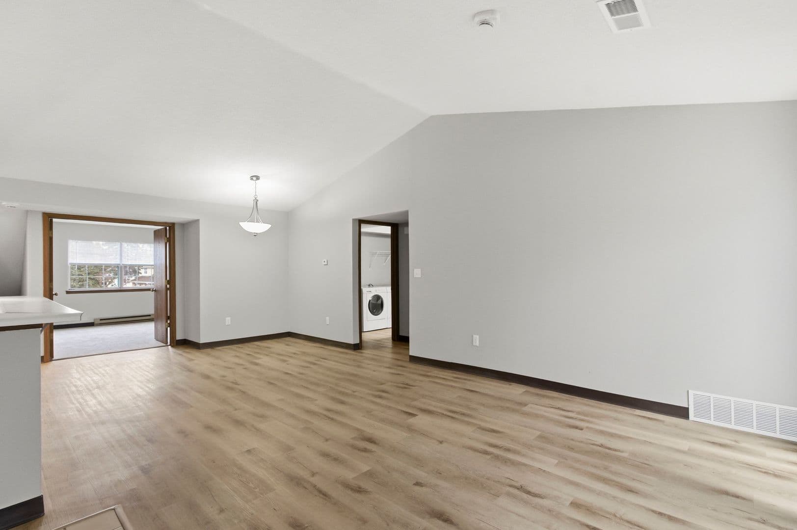 Brown Deer Apartment: 4401 W Deer Run Dr