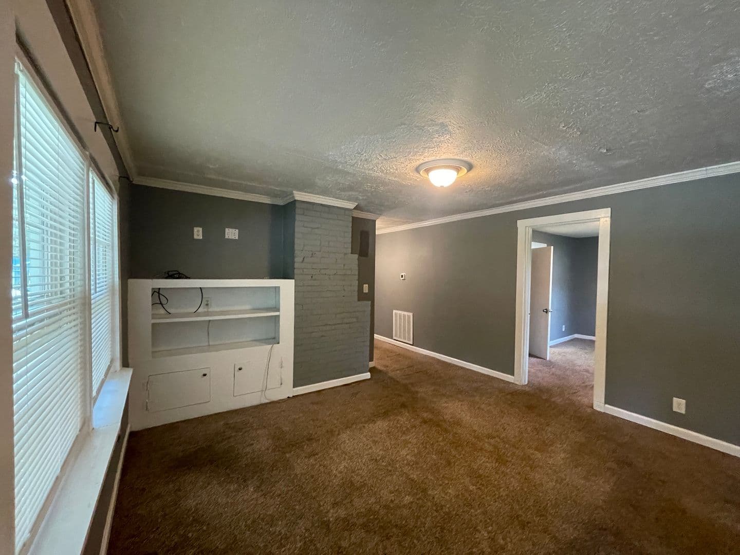 Warrenville House: 210 Jerry Road