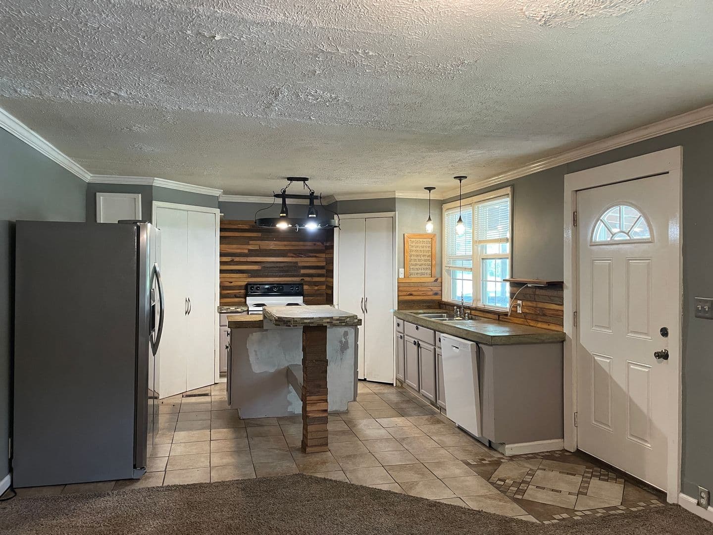 Warrenville House: 210 Jerry Road