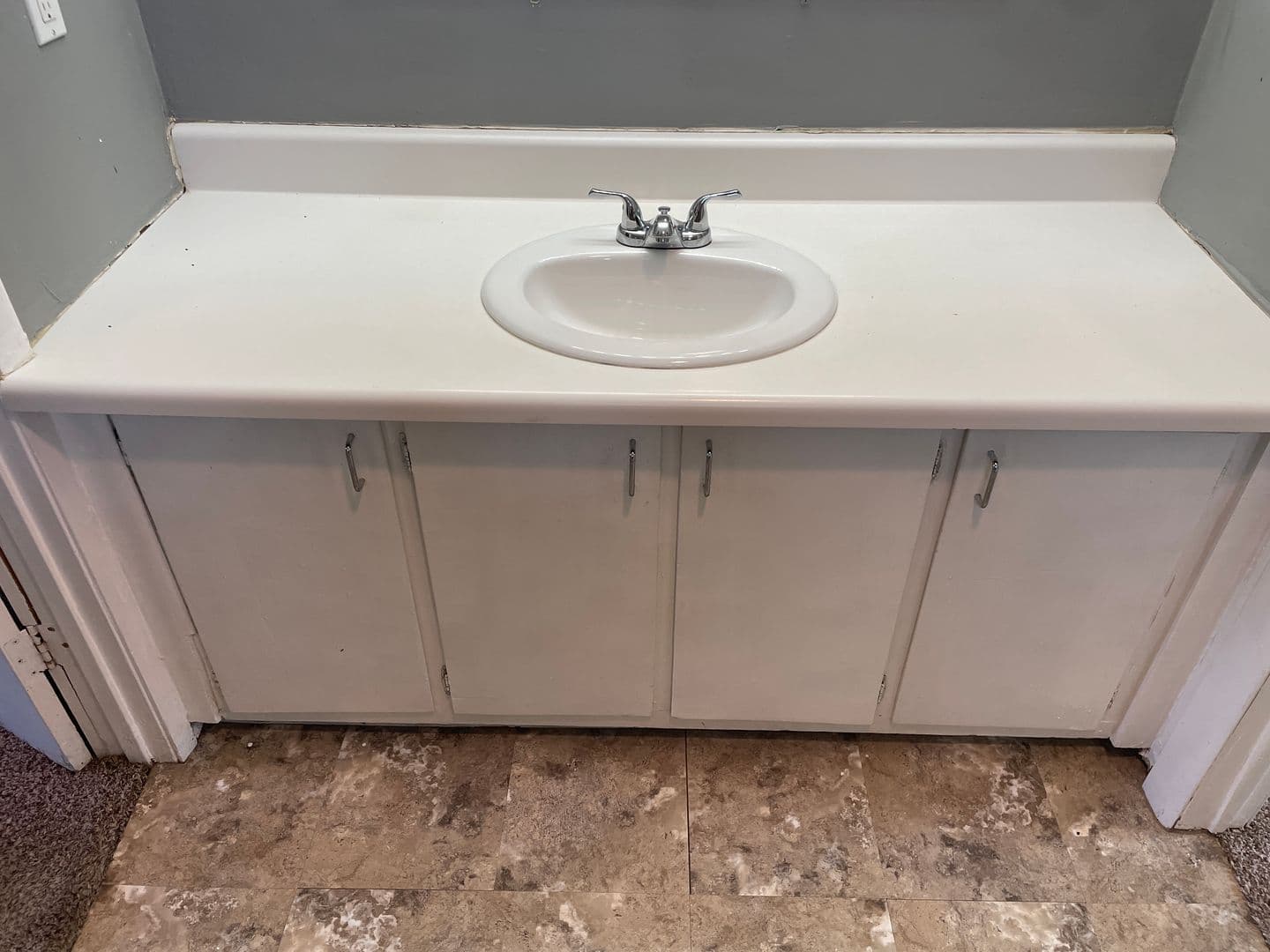 Warrenville House: 210 Jerry Road
