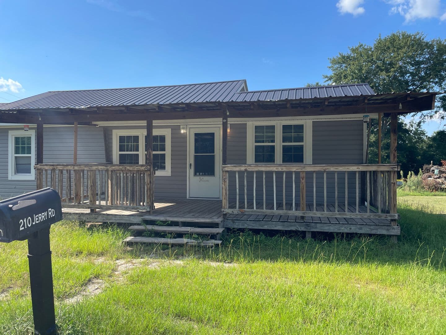 Warrenville House: 210 Jerry Road