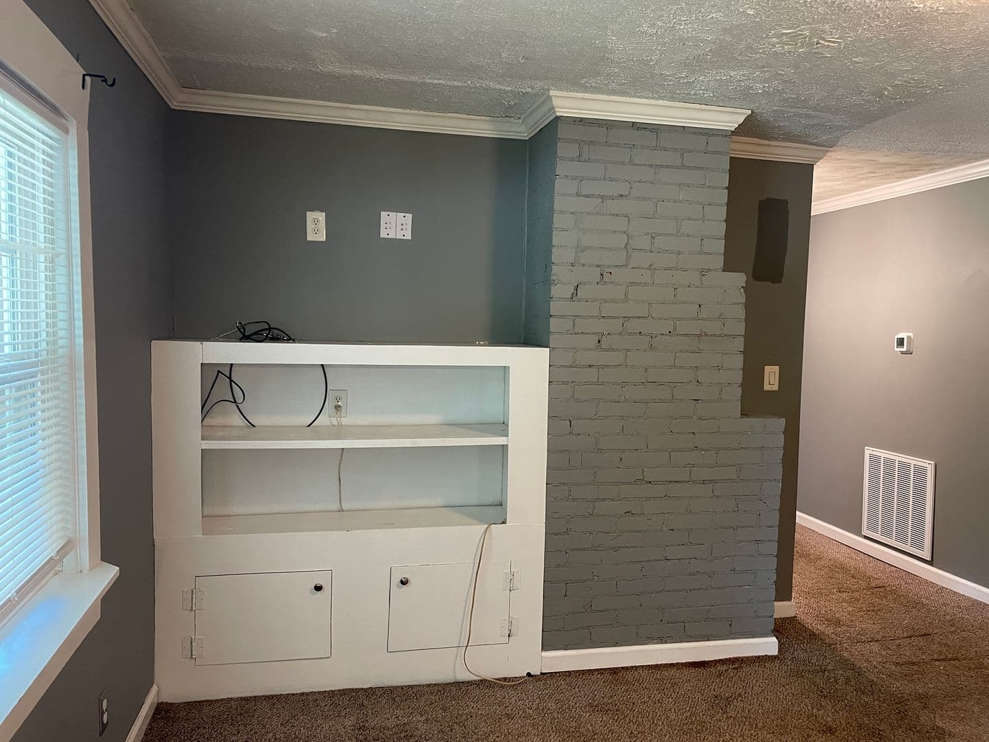 Warrenville House: 210 Jerry Road