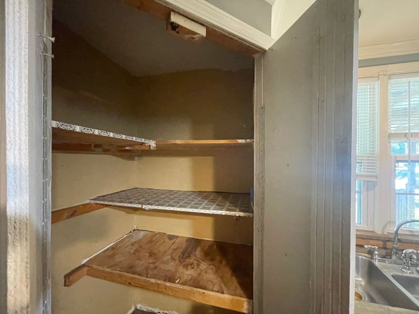 Warrenville House: 210 Jerry Road