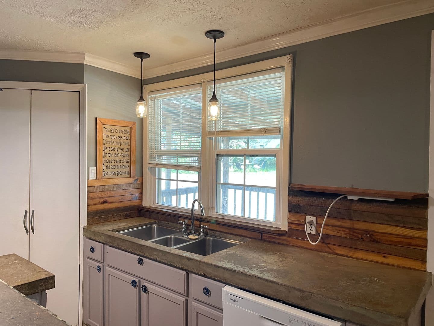 Warrenville House: 210 Jerry Road