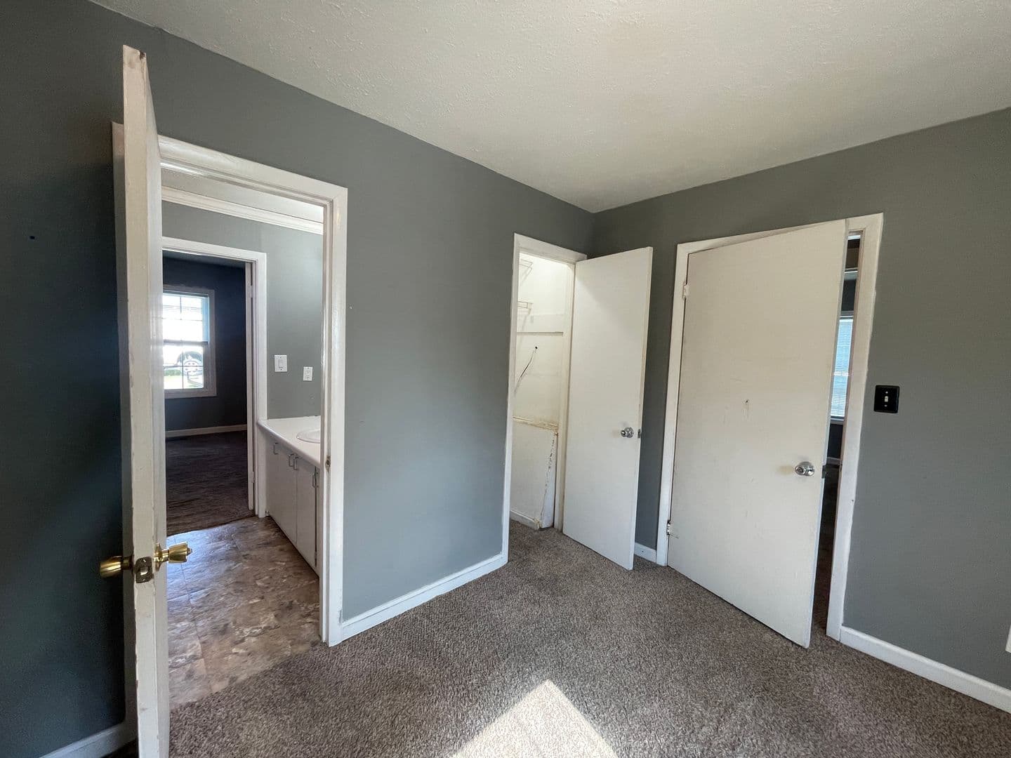 Warrenville House: 210 Jerry Road