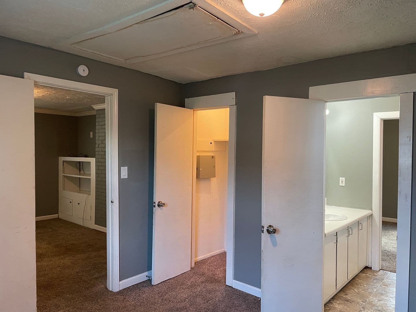 Warrenville House: 210 Jerry Road