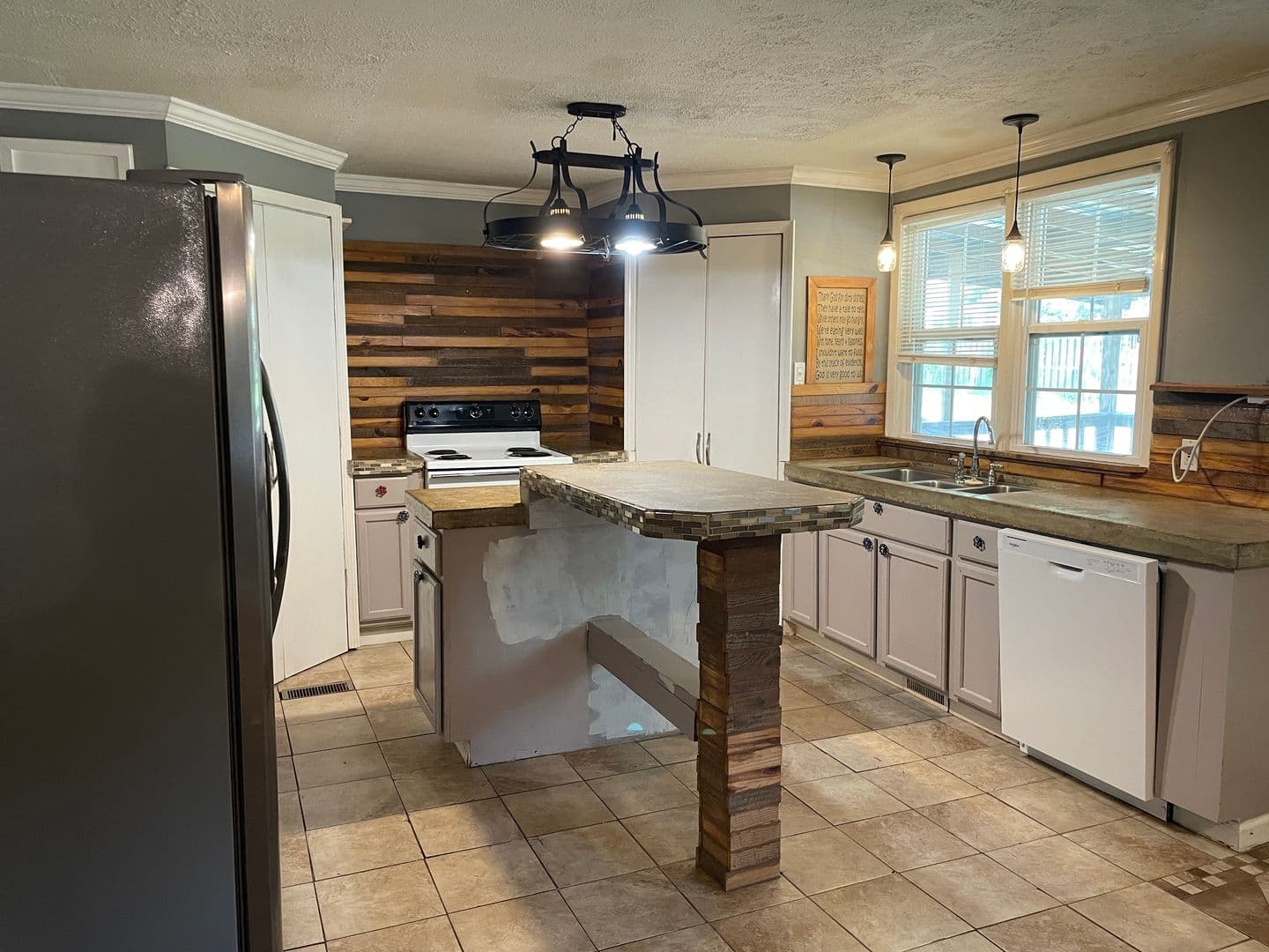 Warrenville House: 210 Jerry Road
