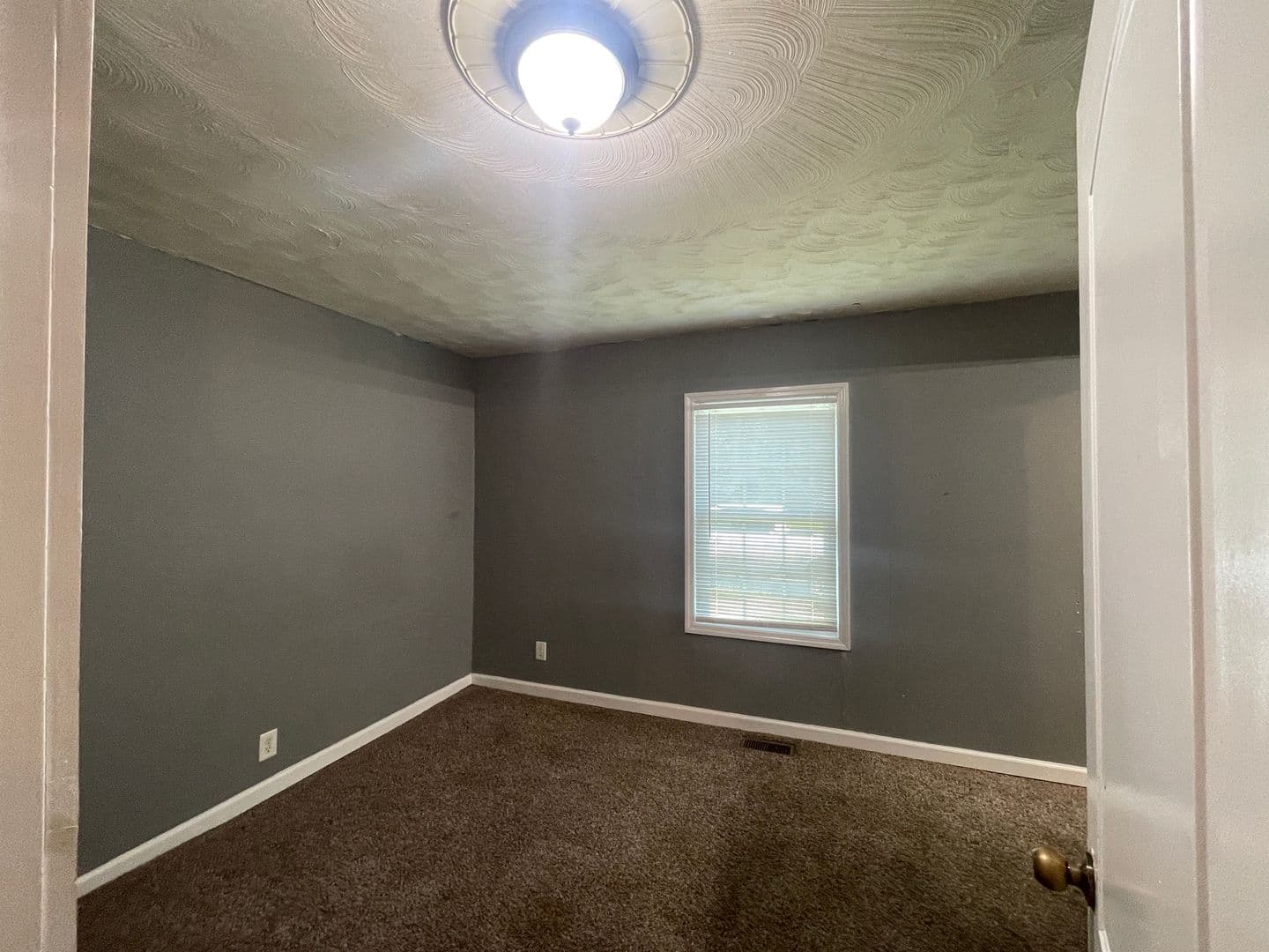 Warrenville House: 210 Jerry Road